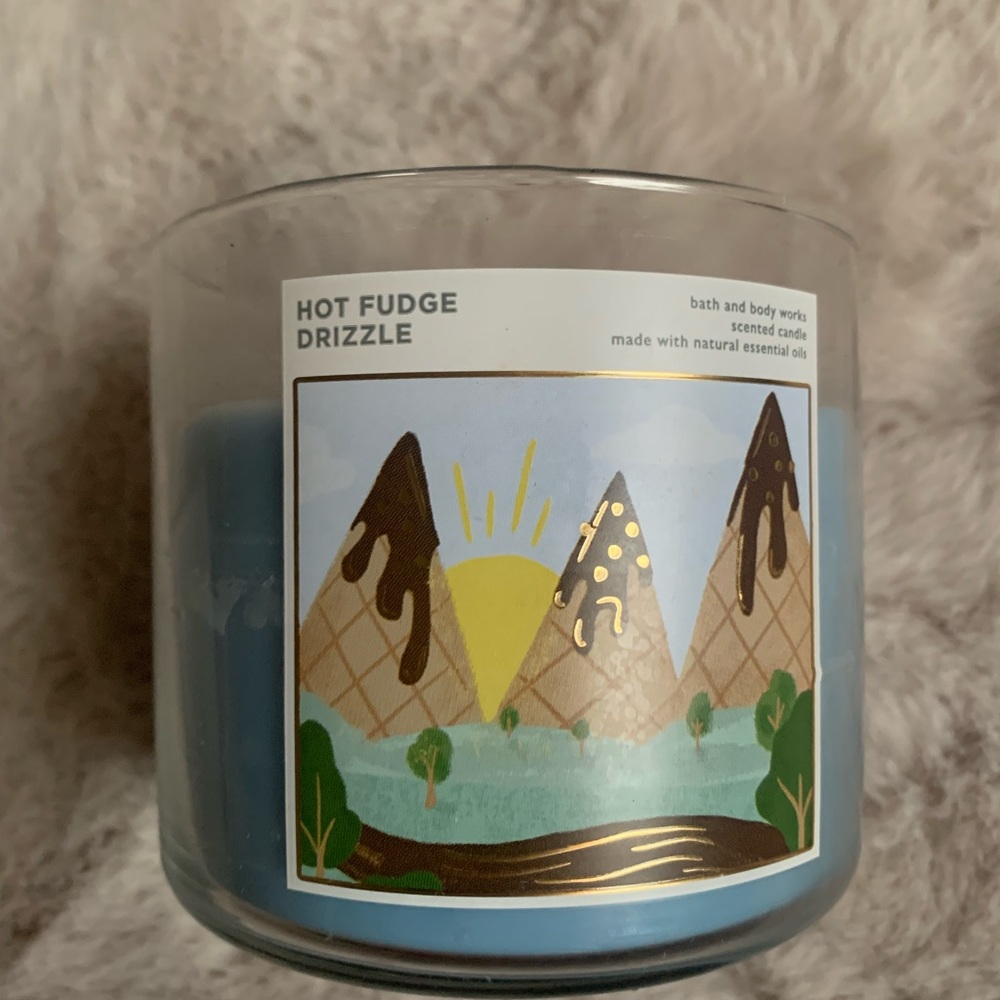 Bath and body hot fudge drizzle candle